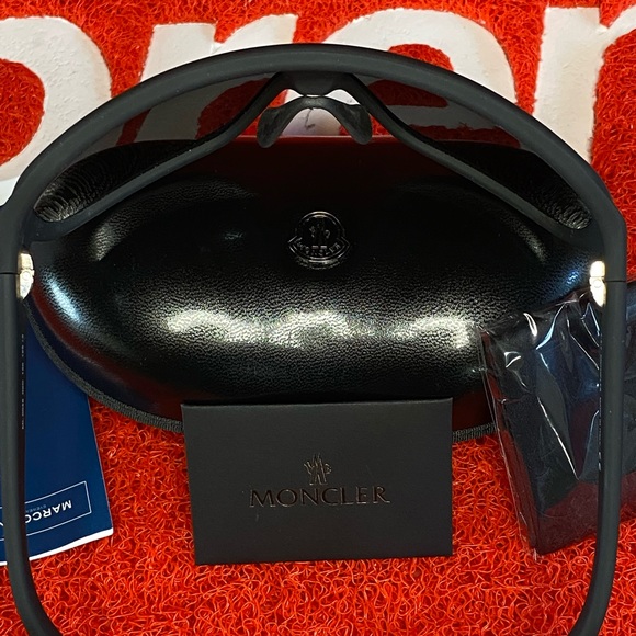 Moncler Unisex Sunglasses - Picture 9 of 10